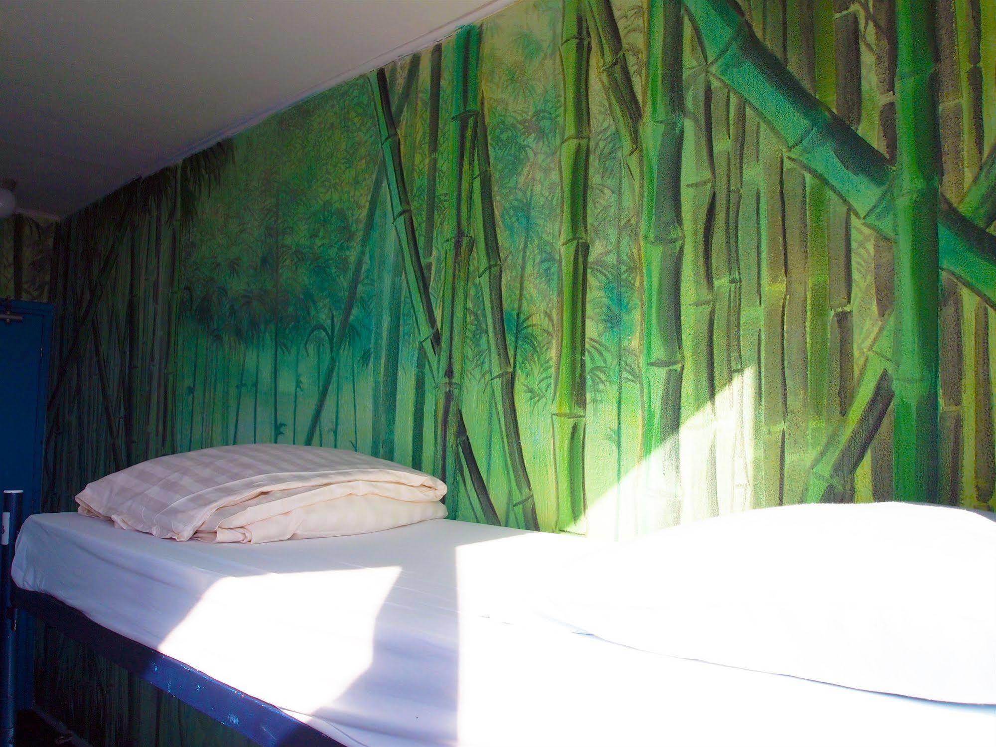 The Flying Pig Beach Hostel Noordwijk Exterior foto